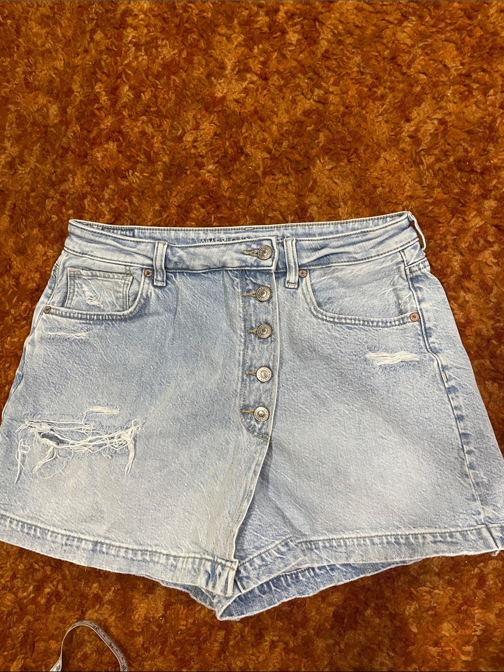 AEO mom skort light  Wash Distressed with zipper and button fly